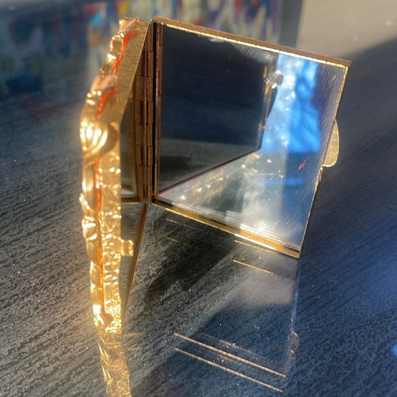 Kirk’s Folly Mirror Compact - Picture 8 of 15